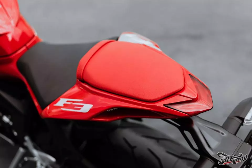 MV Agusta F3. Полный перекрас мотоцикла и шлема